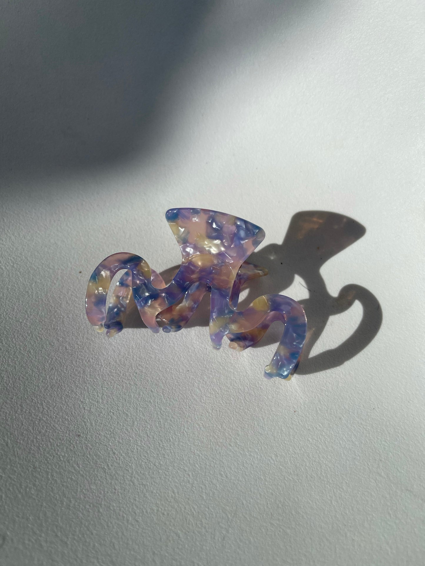 Wave Claw Clip In Purple Confetti