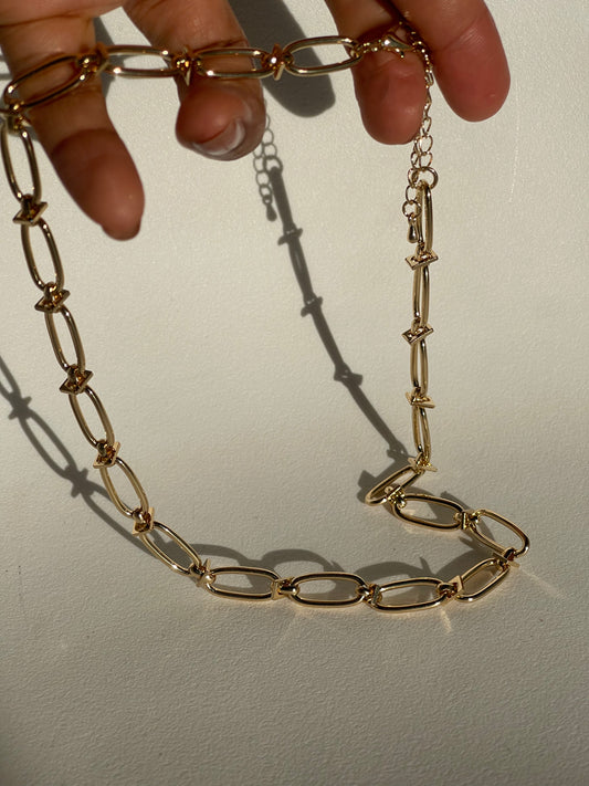 Frankie Oval Chain Link Necklace In Gold
