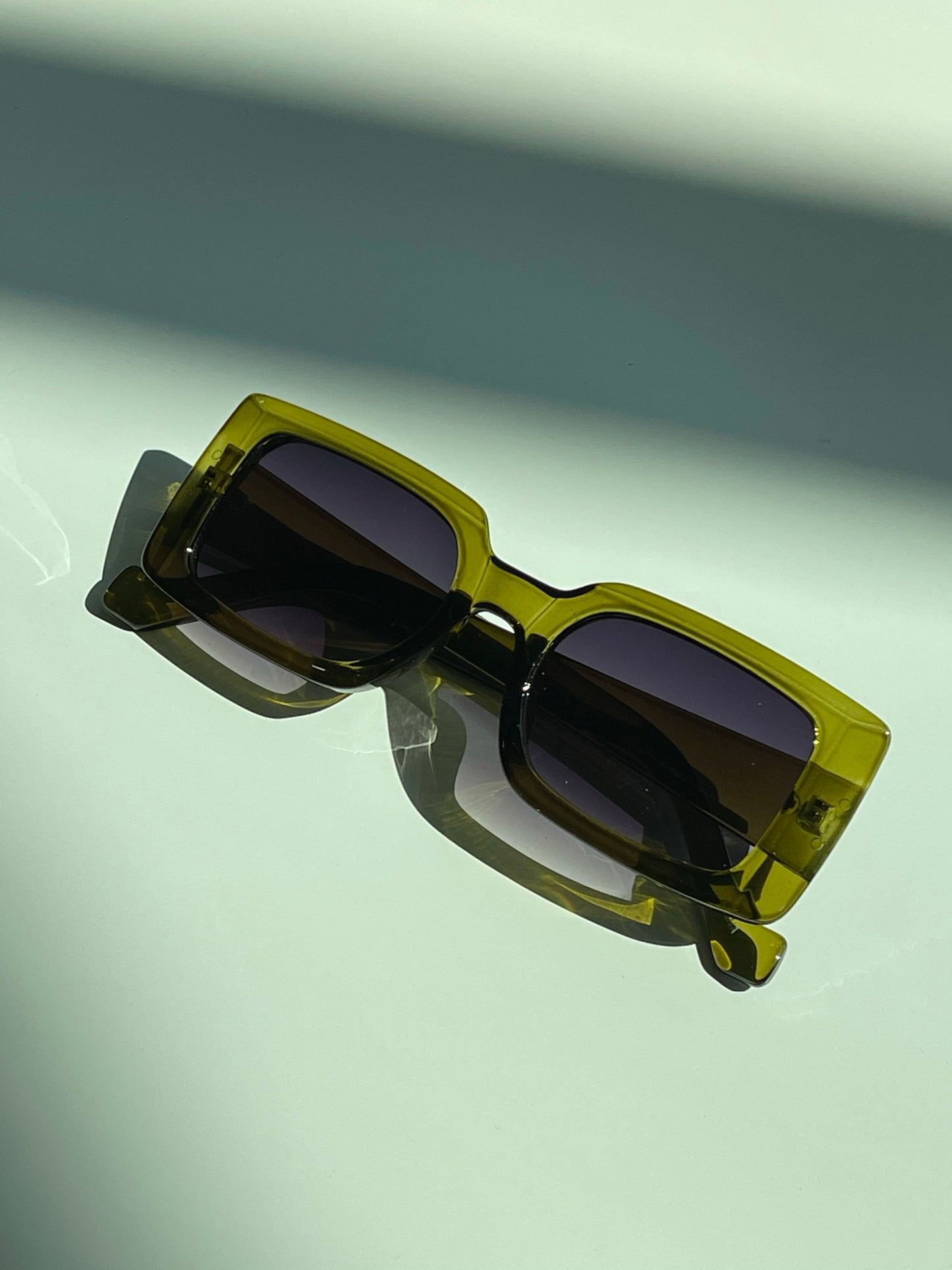 Melody Retro Square Sunglasses In Olive