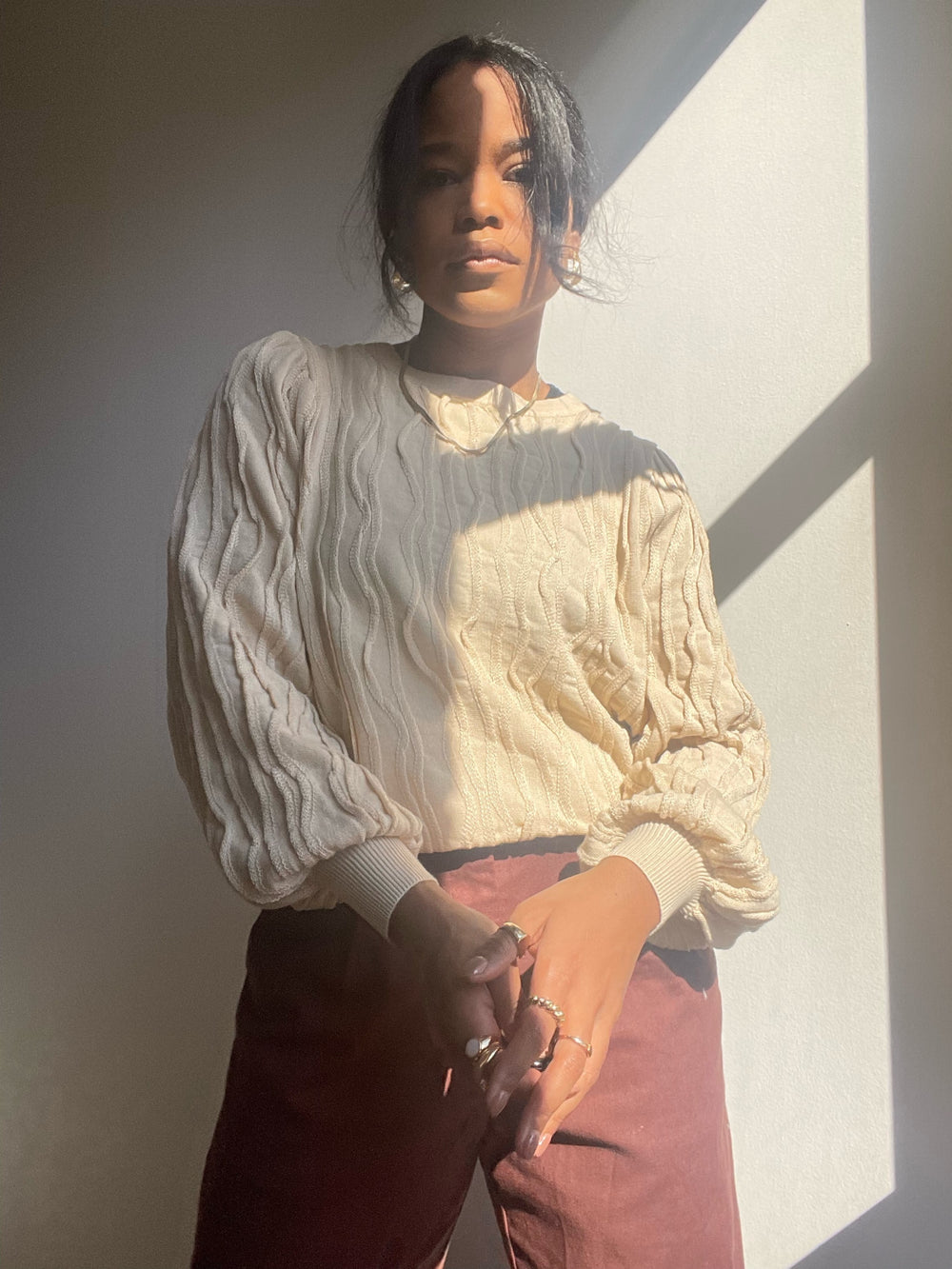 Neva Wave Crewneck Balloon Sleeve Pullover In Taupe