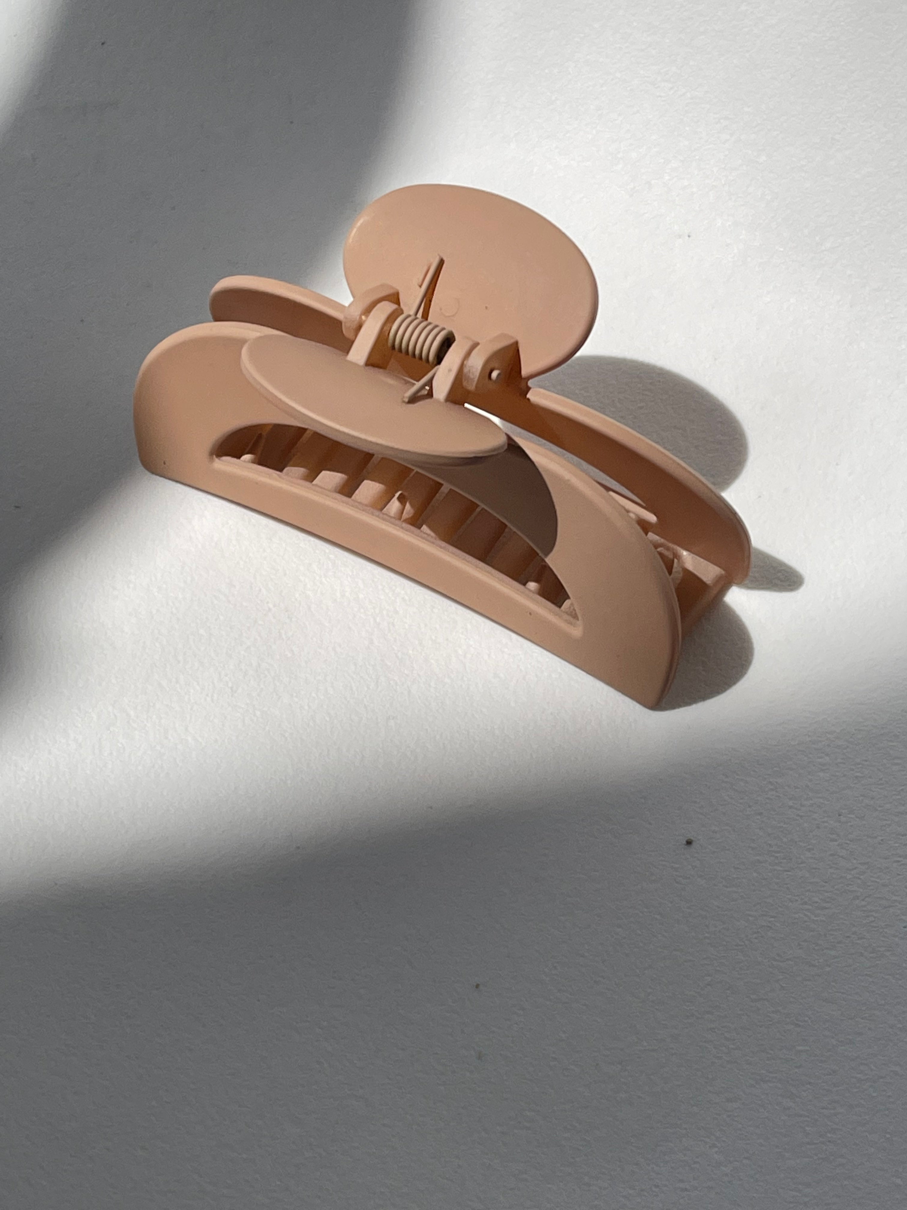 Paige Mid Size Claw Clip In Rust Taupe – K. A. Classics