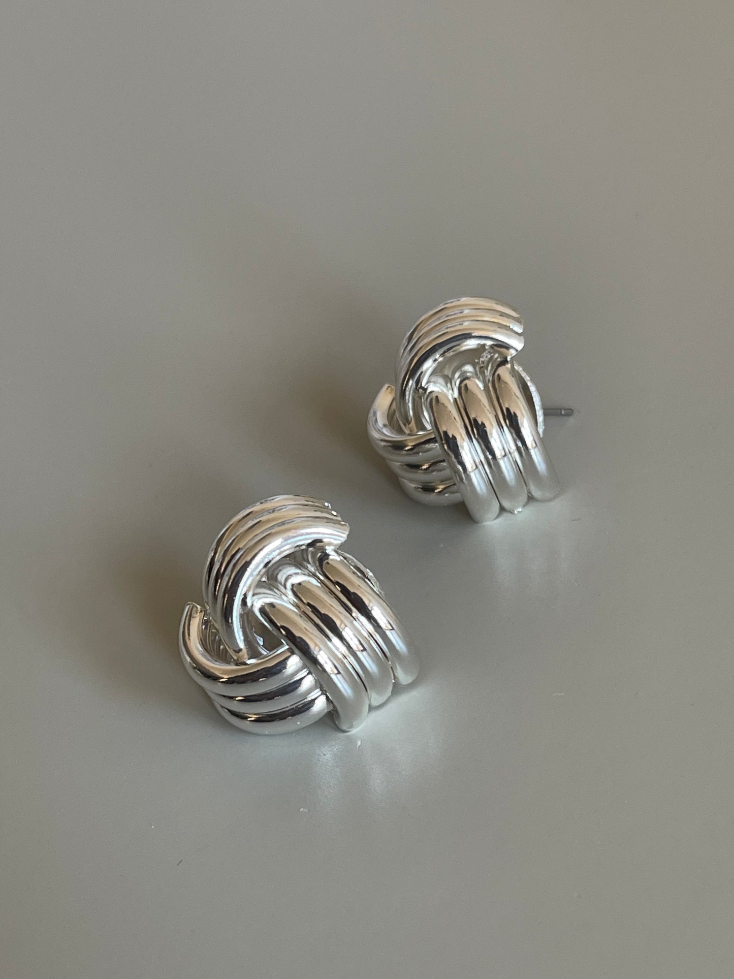 Gemi Tri Knot Mid Stud Earring In Silver