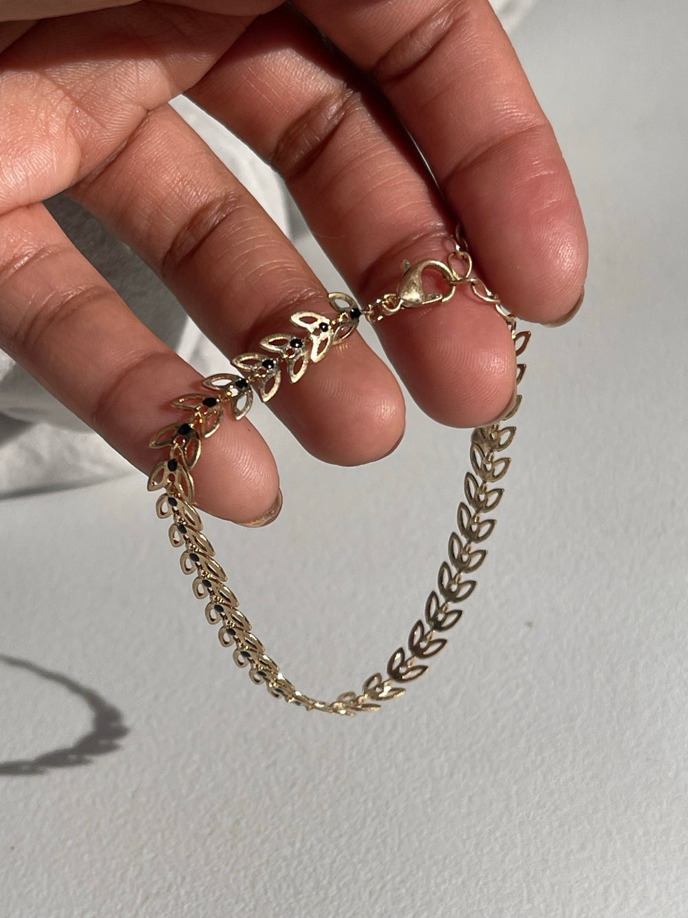 Tori Leaf Link Chain Bracelet In Black