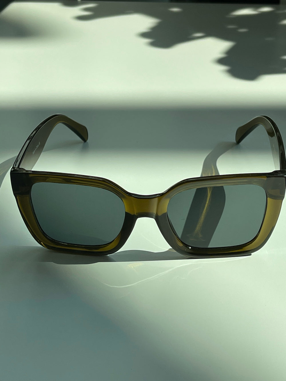 Belinda Bulk Frame Rectangular Sunglasses In Olive