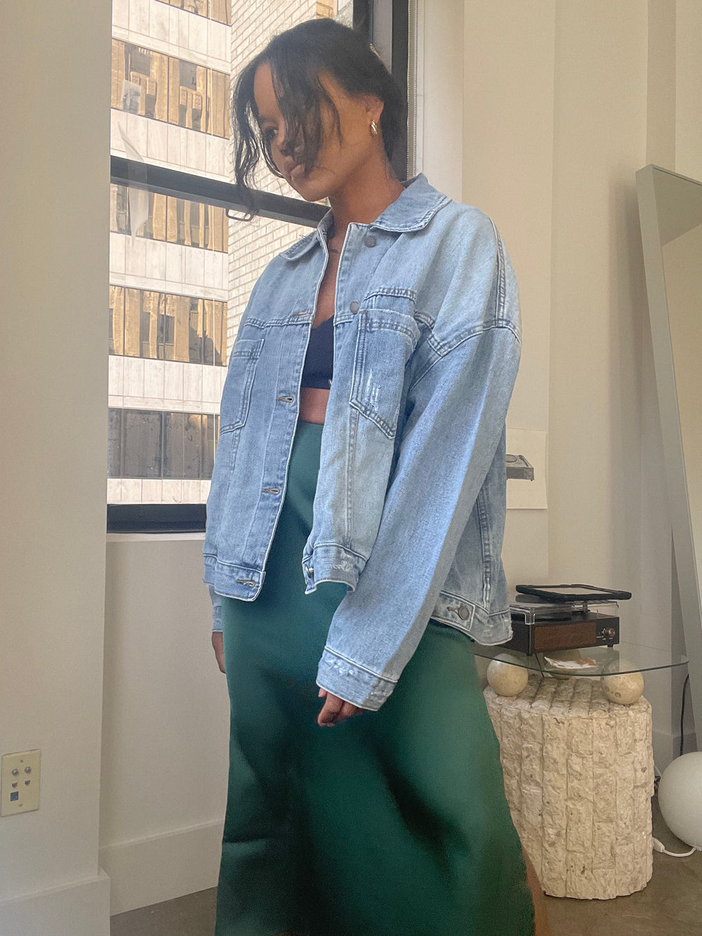 Donna Boxy Oversized Classic Denim Jacket In Light Wash