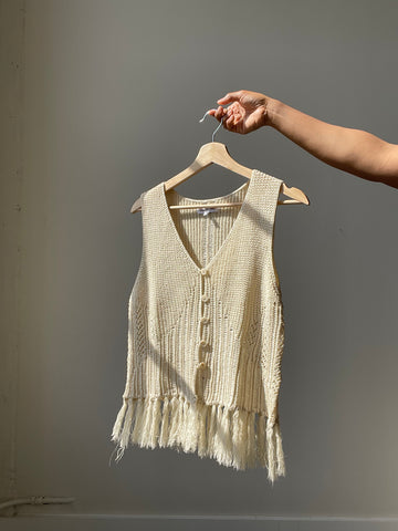 Zoe Crochet Knit Button Front Fringe Vest In Natural