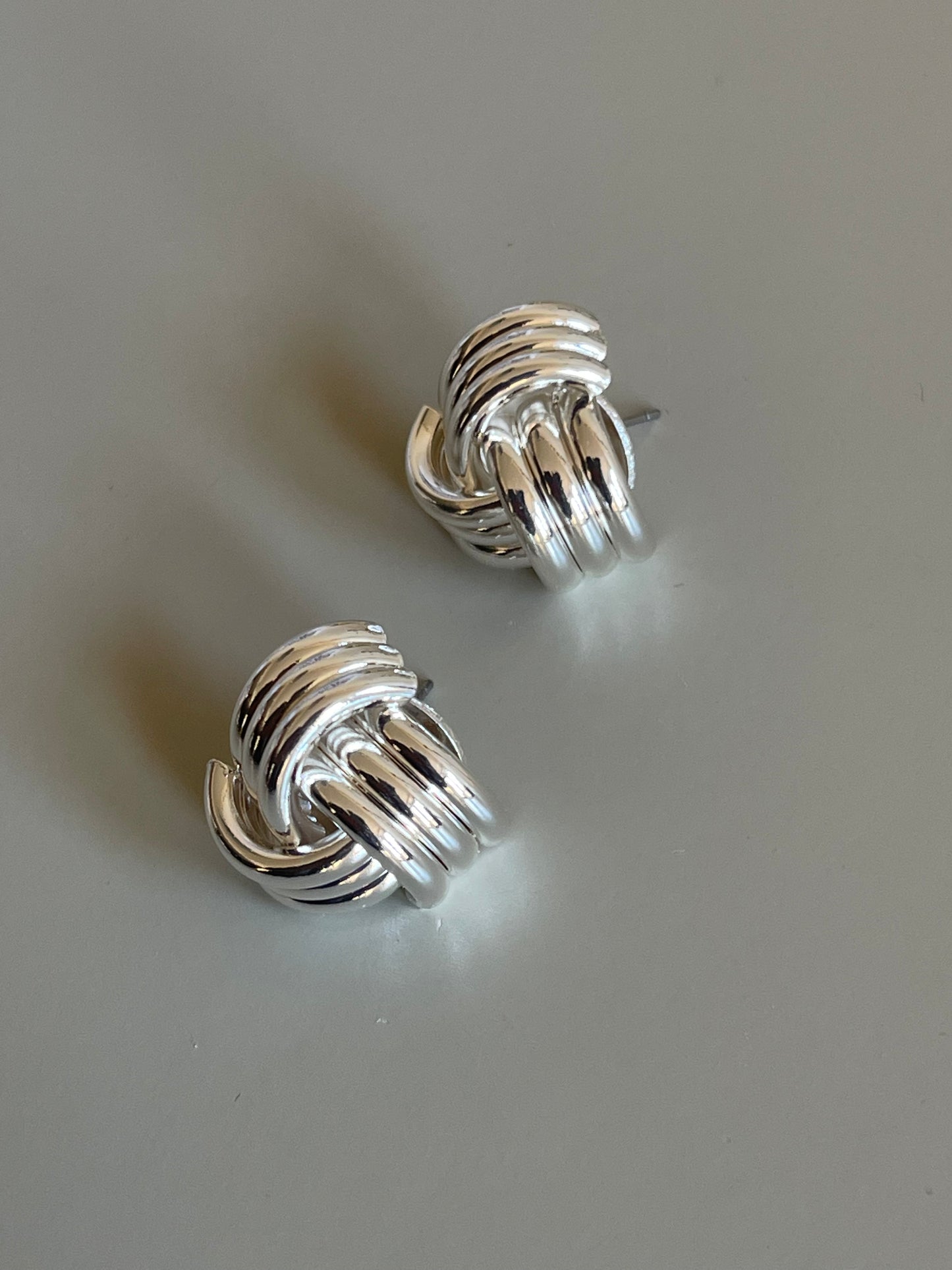 Gemi Tri Knot Mid Stud Earring In Silver