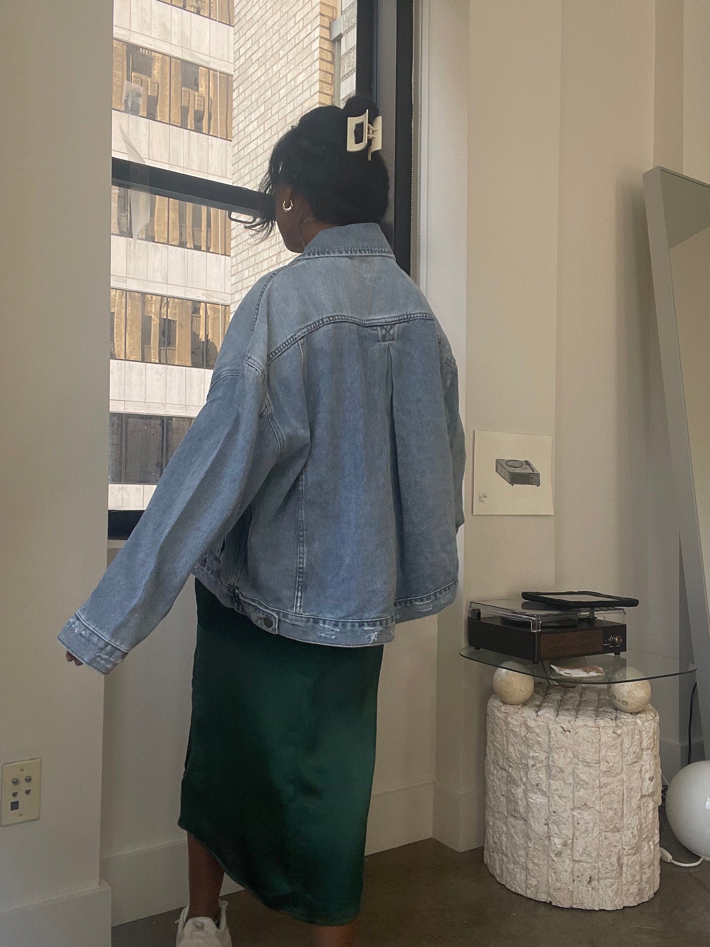 Donna Boxy Oversized Classic Denim Jacket In Light Wash