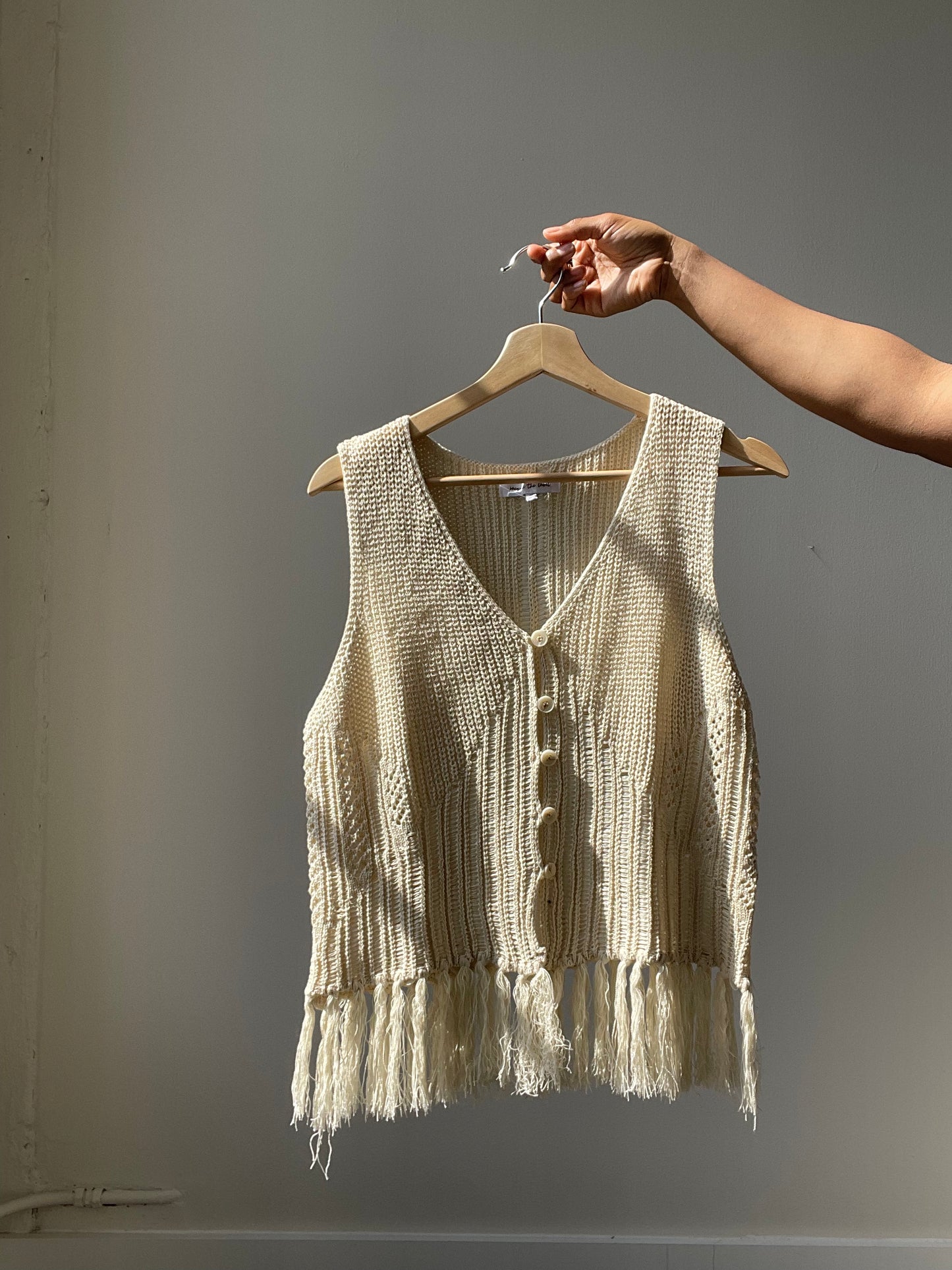 Zoe Crochet Knit Button Front Fringe Vest In Natural