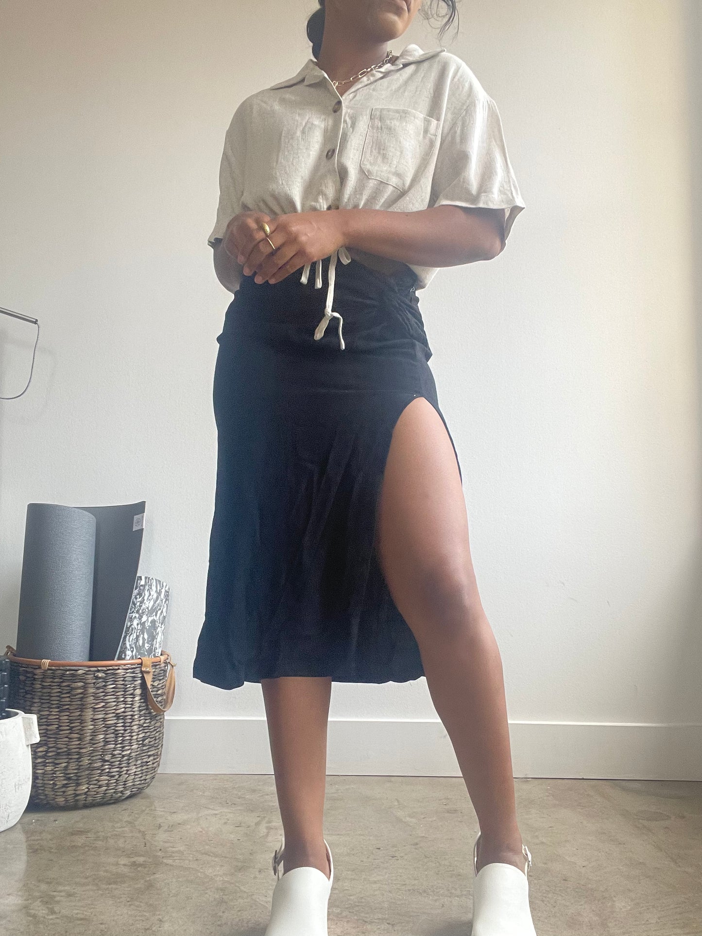 London Cotton Linen Midi Skirt In Black