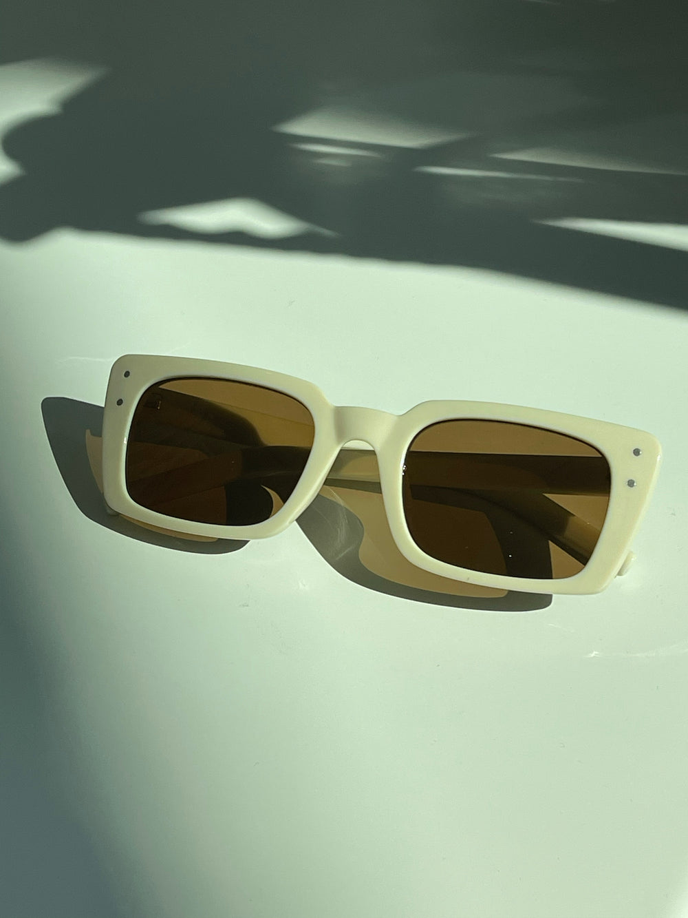 Courtney Shades In Cream