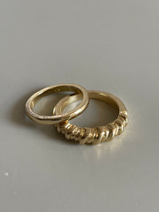 Half Twist & Band Ring Set In Gold