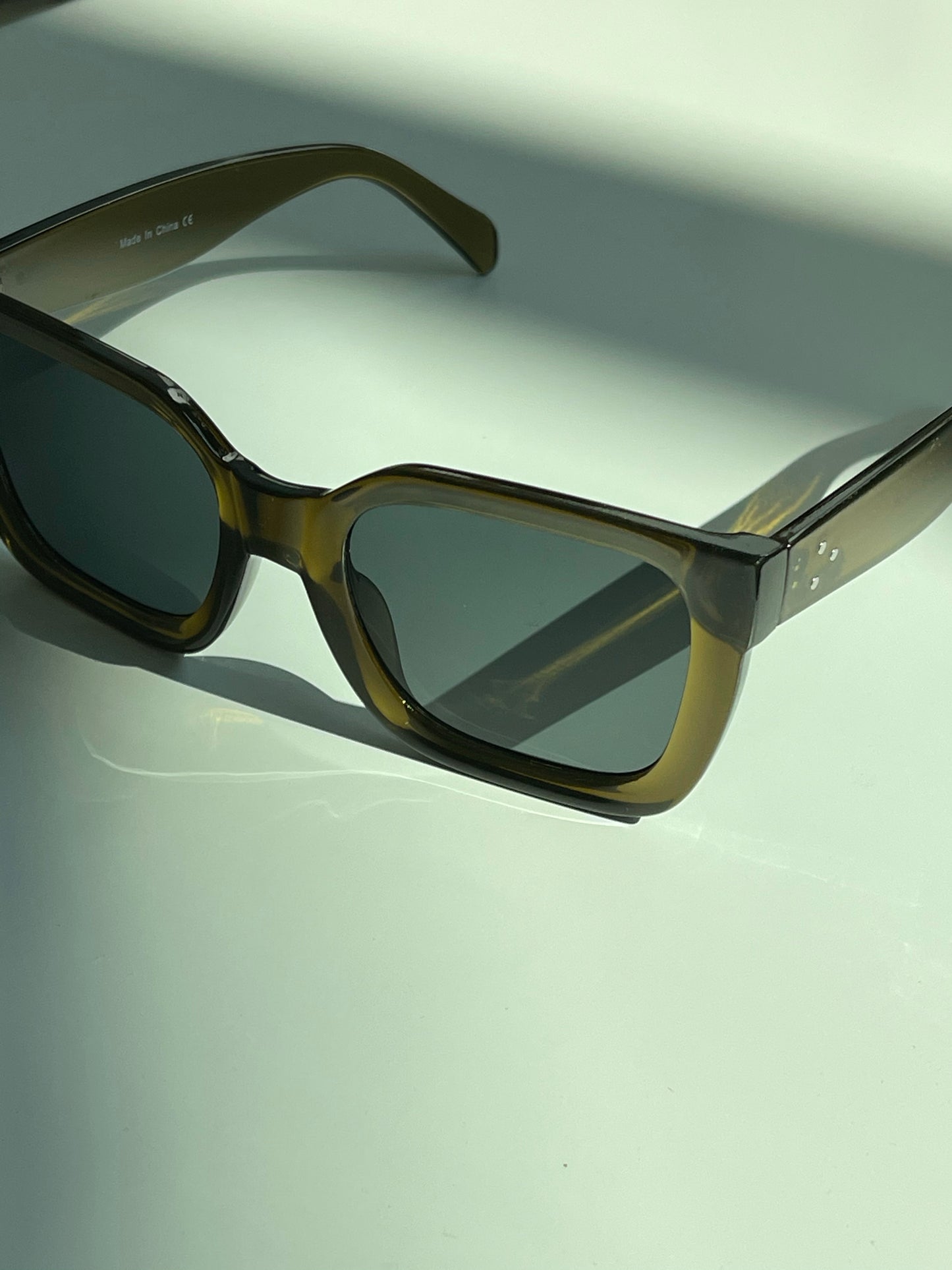 Belinda Bulk Frame Rectangular Sunglasses In Olive