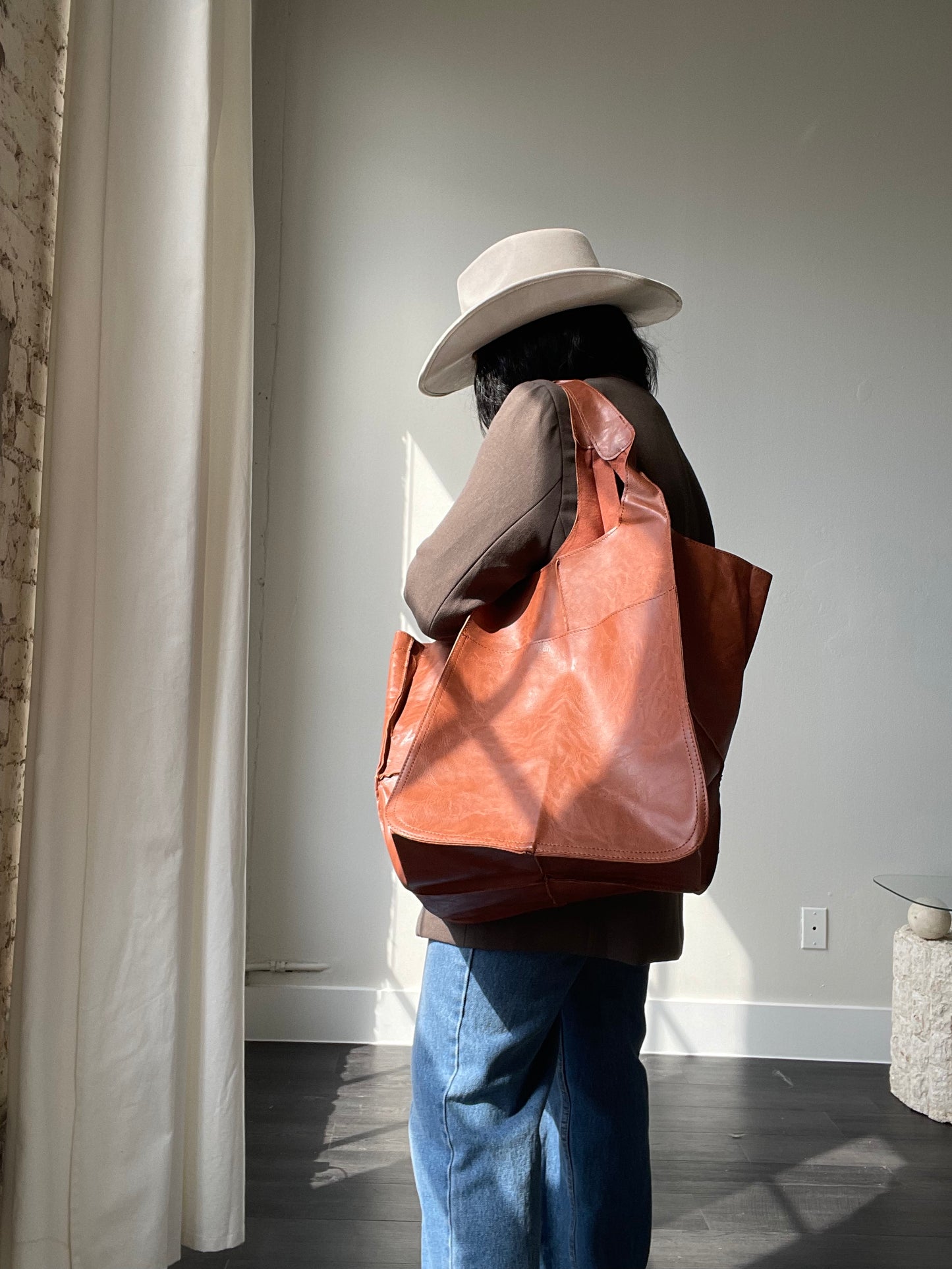 Keenan Tote Bag In Carmel Sun