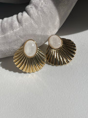 Ursula Pearl She’ll Earring In Cream & Gold