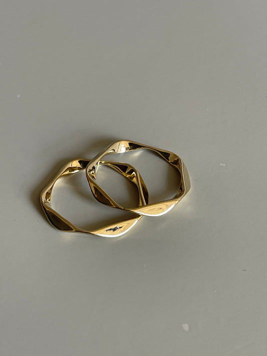 Diamond Ripple Ring Set In Gold