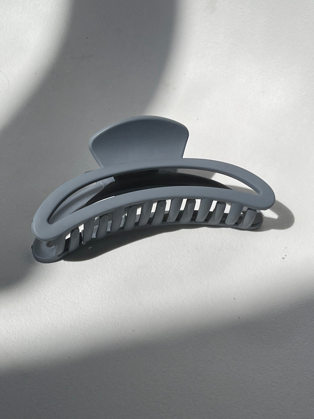 Peyton Hollow Arch Claw Clip In Grey