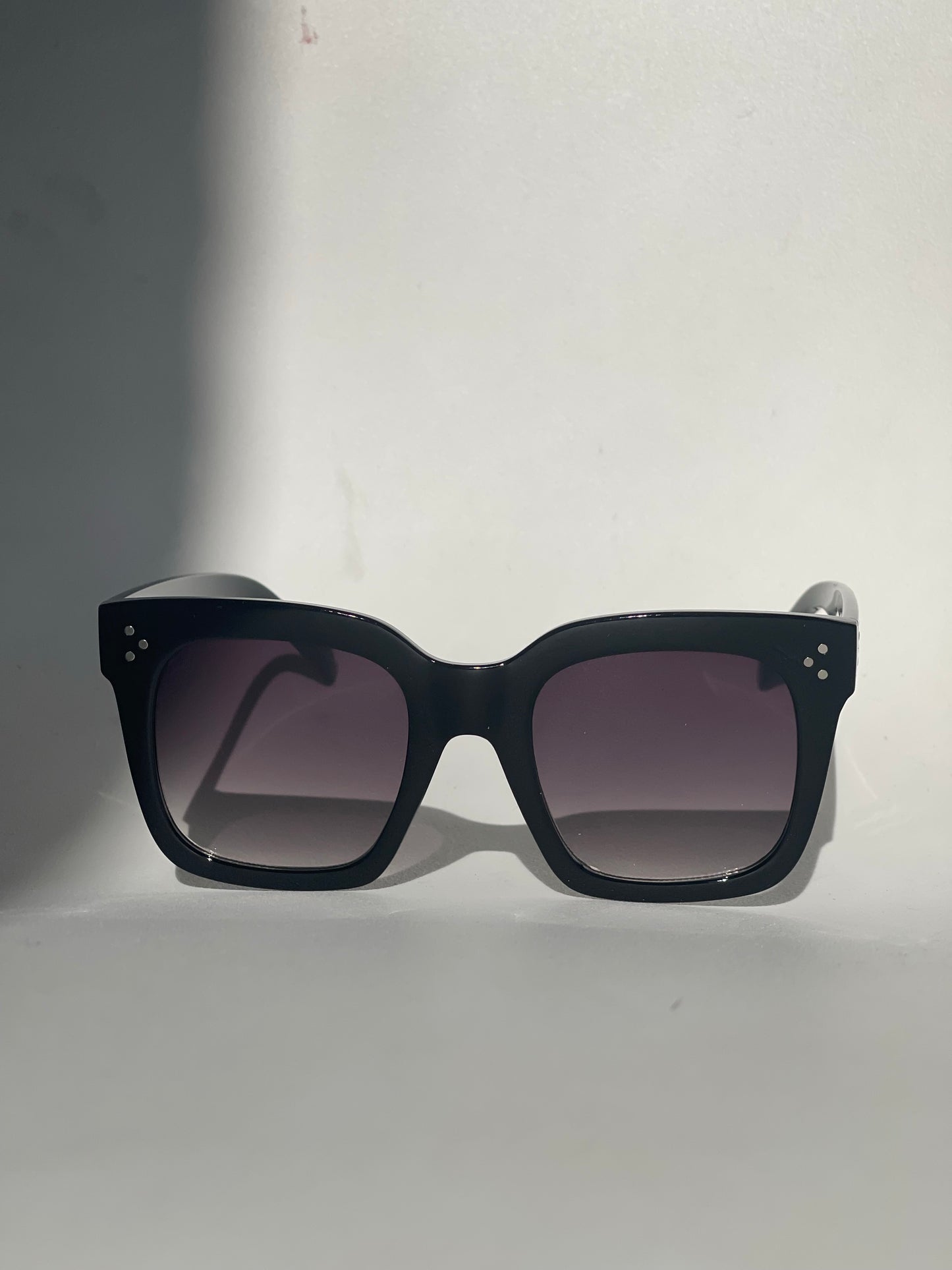 Ellie Oversized Square Sunglasses In Black
