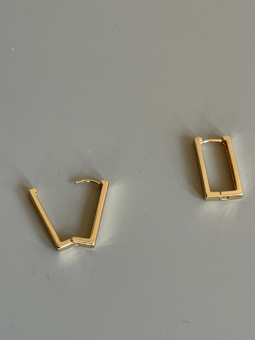 Vivian Edge Rectangular Earring In Gold