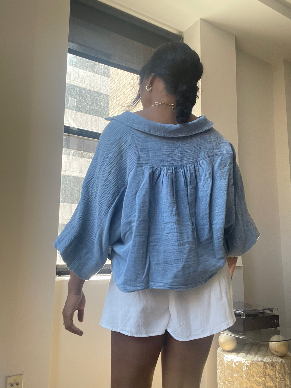 Rowan Cotton Cropped Button Down Top In Acid Blue