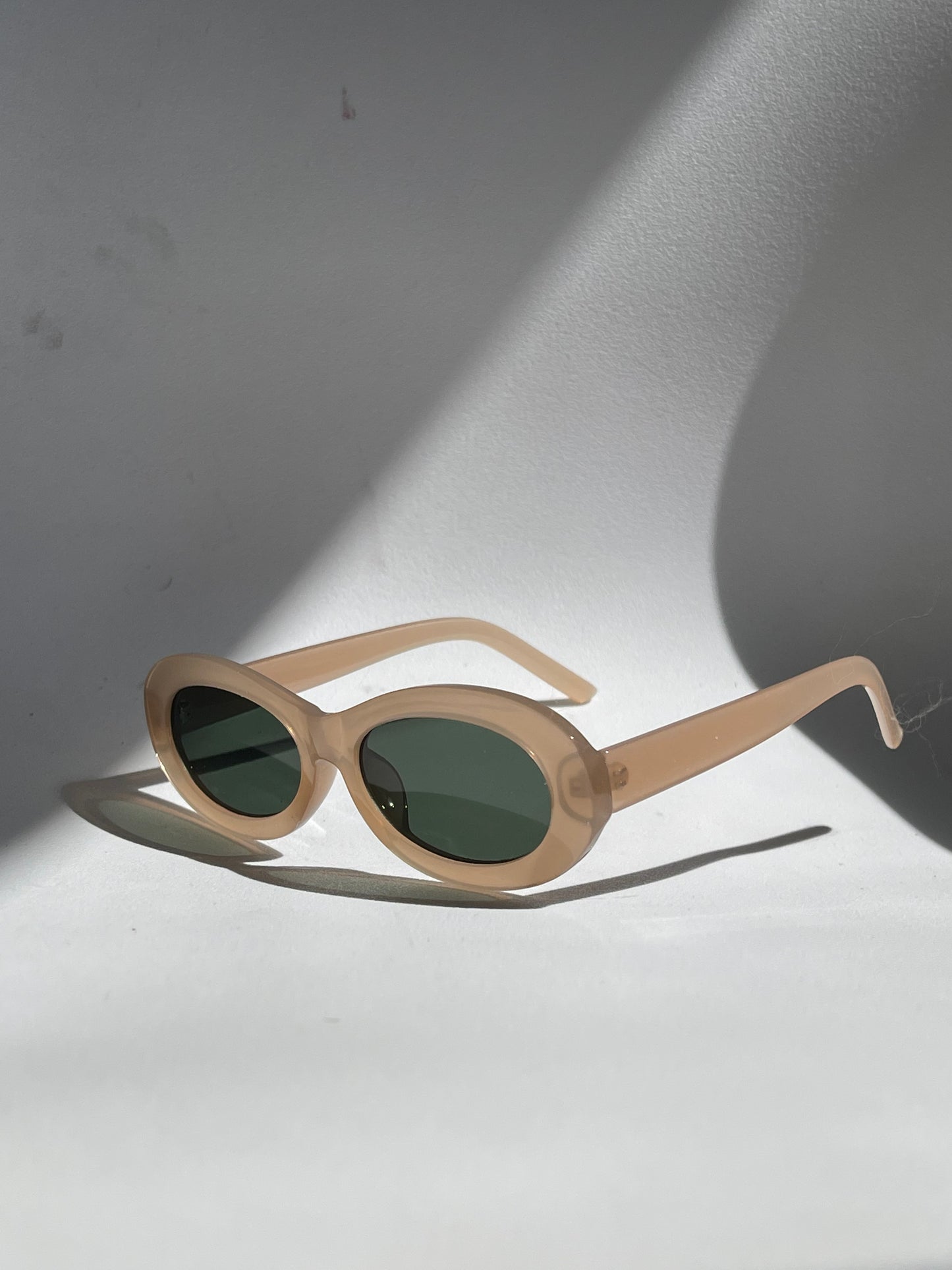 Sabrina Retro Oval Sunglasses In Taupe & Green