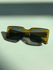 Tegan 70s Style Box Frame Sunglasses In Olive
