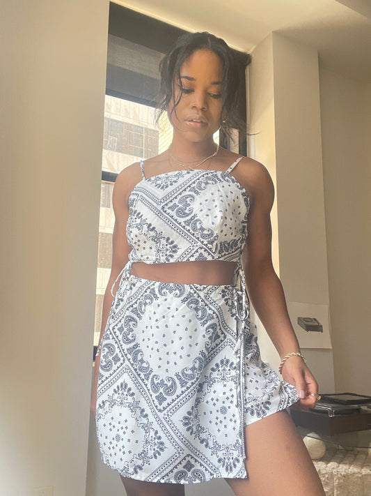 Capri Paisley Hanky Skort In White & Black