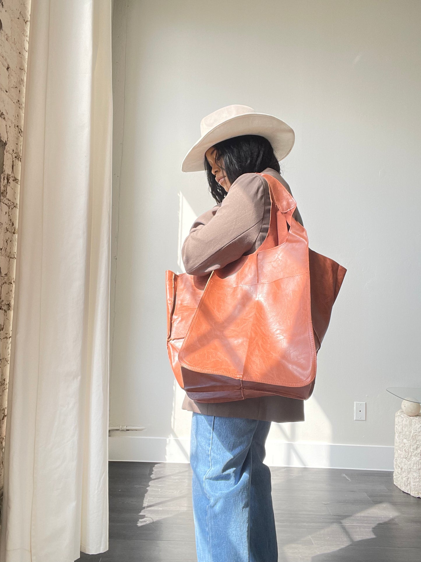 Keenan Tote Bag In Carmel Sun