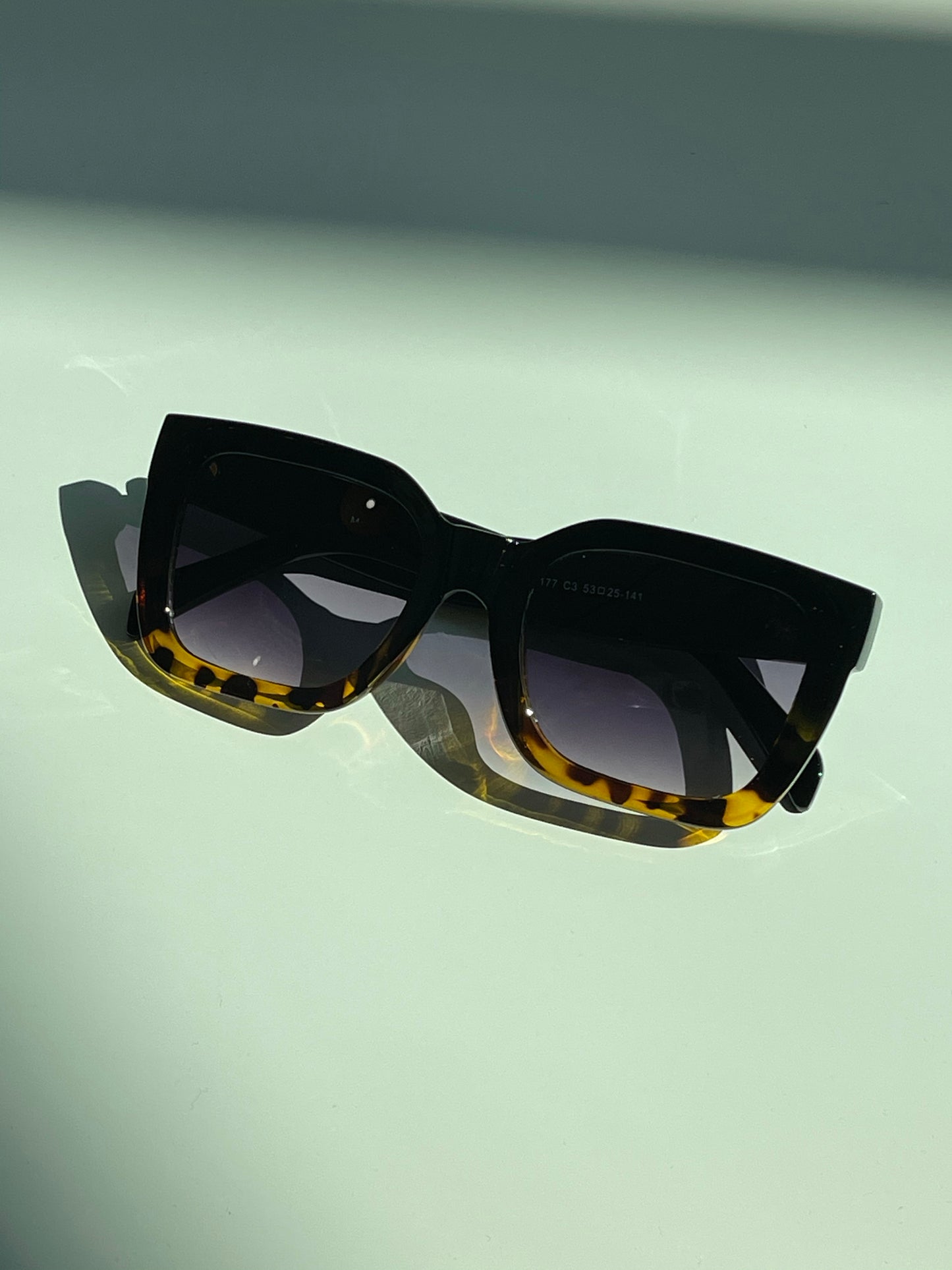 Belinda Bulk Frame Rectangular Sunglasses In Two Tone Tortoise