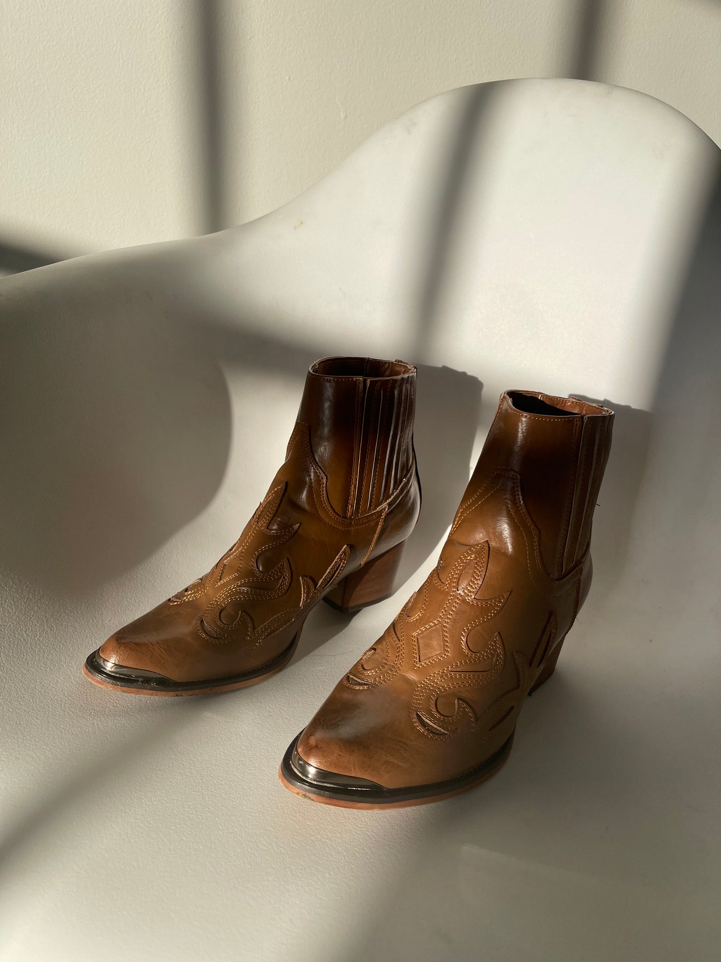 Llewellyn Brass Toe Cowboy Boot In Brown