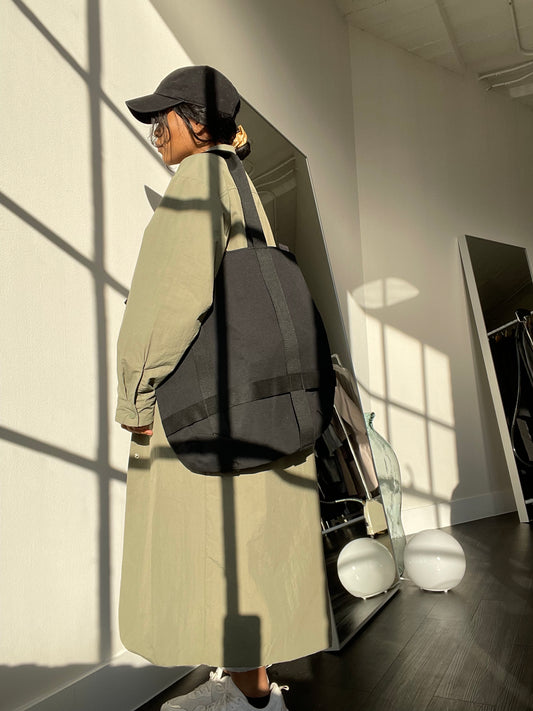 Madder Oversized Tote Hat Holder Bag In Canvas Black