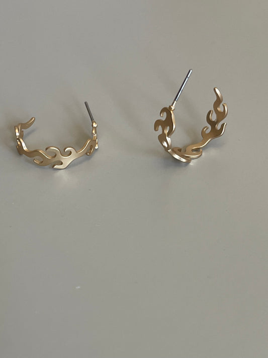 Harleys Flame Hug Hoop Earring In Warm Gold