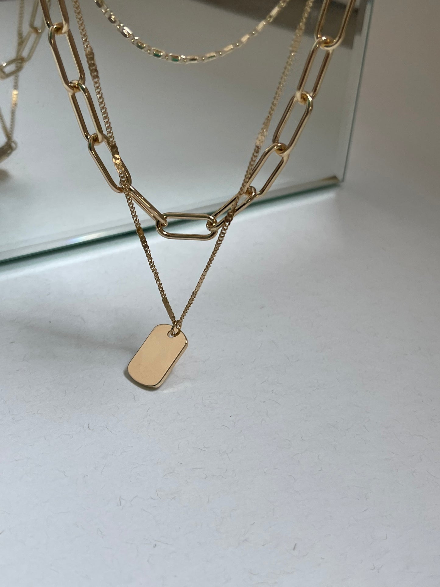 Donna Tri Layered Tag Drop Chain Necklace In Gold