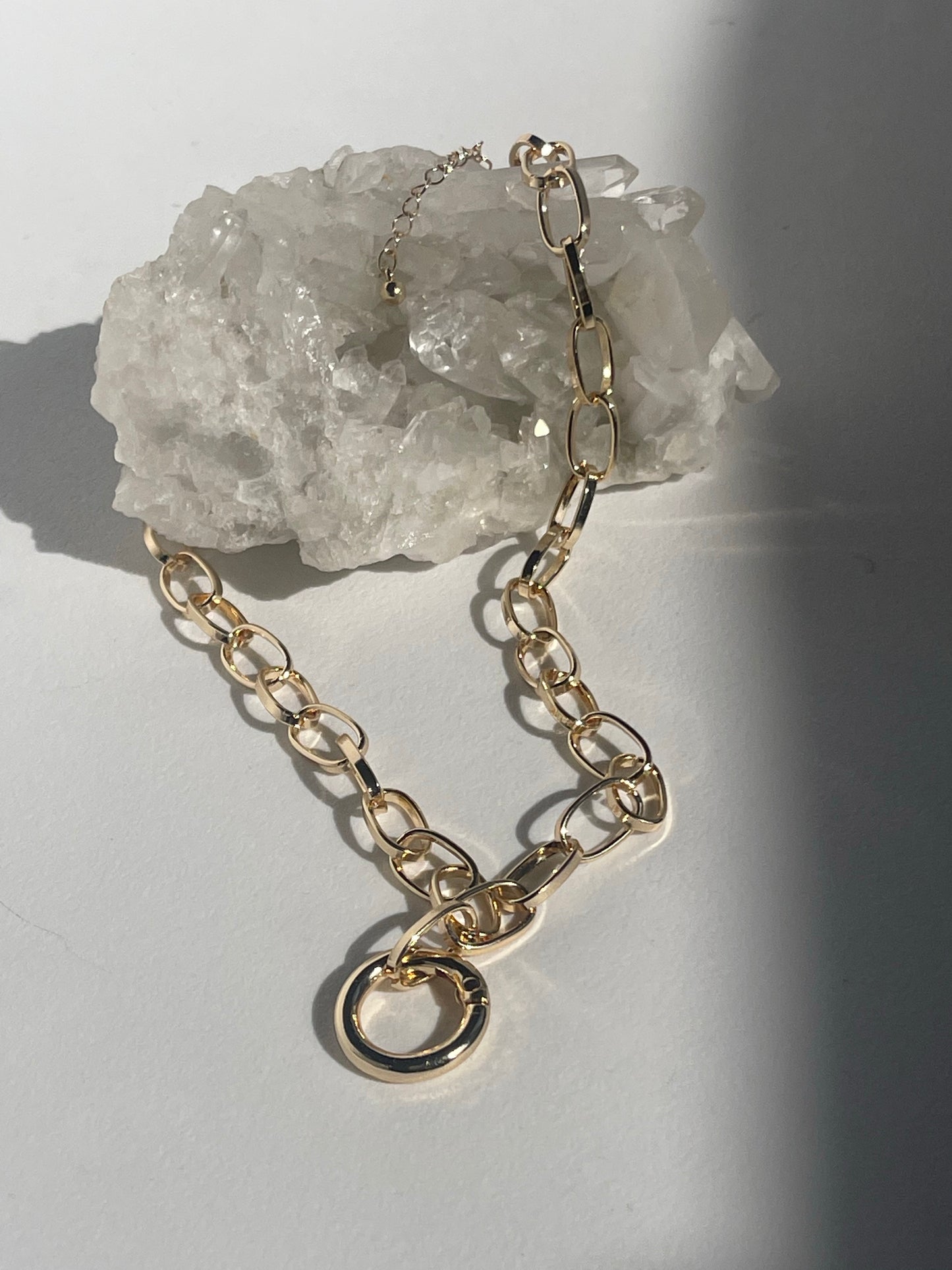Charlie Chain Link Lock Necklace In Gold