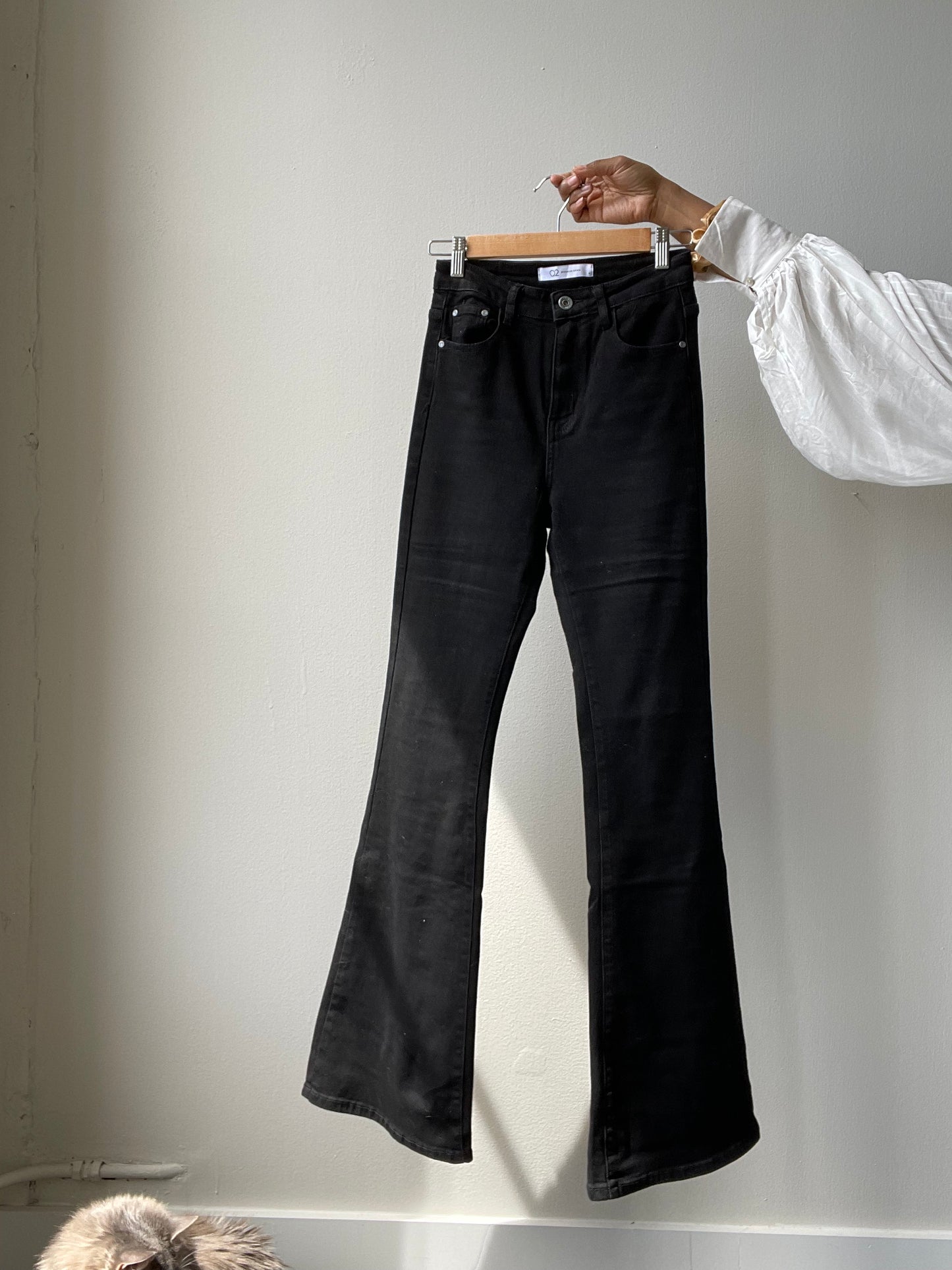Taylor Classic Flare High Rise Jean In Black