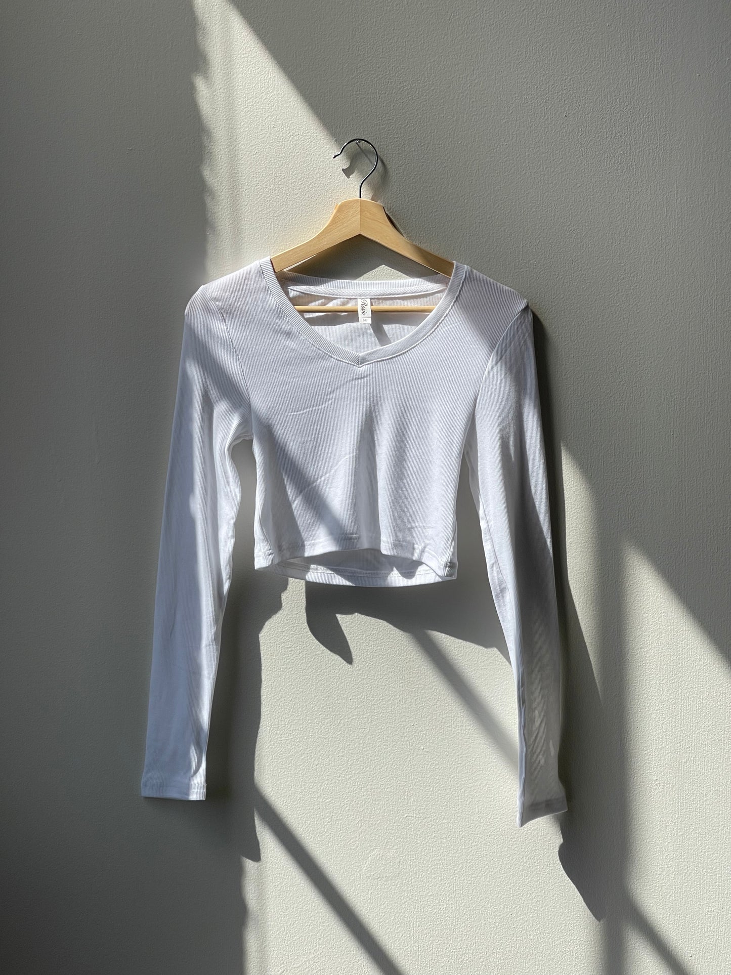 Sara Cotton Long Sleeve Ribbed Fitted Crop Top In White