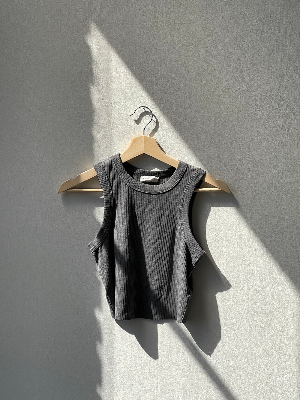 Tauri Ribbed Crop Razor Tank In Charcoal