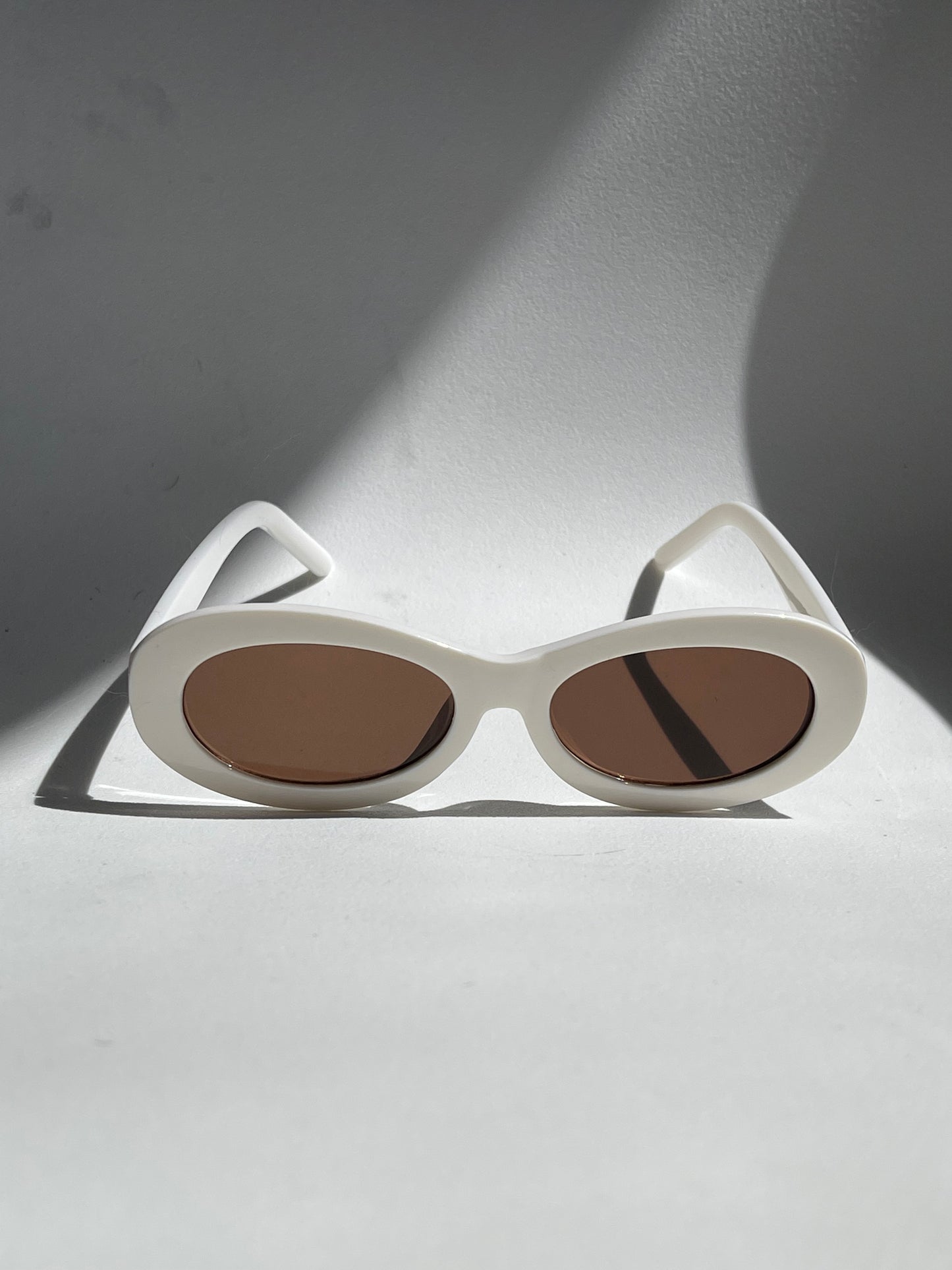 Sabrina Retro Oval Sunglasses In White