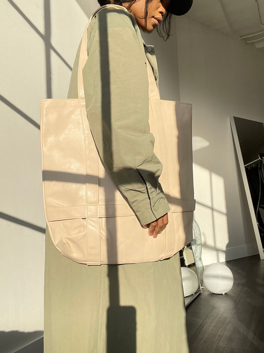 Gina Vegan Leather Tote Hat Holder Bag In Cream