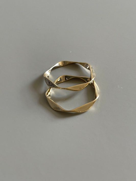 Diamond Ripple Ring Set In Gold