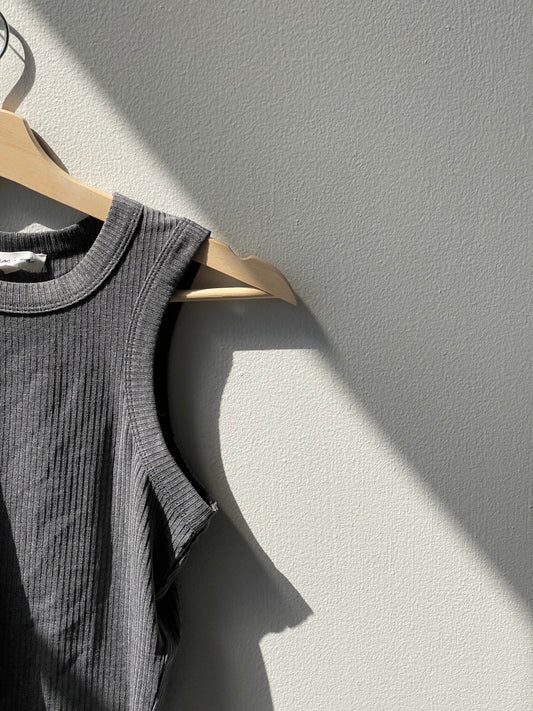 Tauri Ribbed Crop Razor Tank In Charcoal