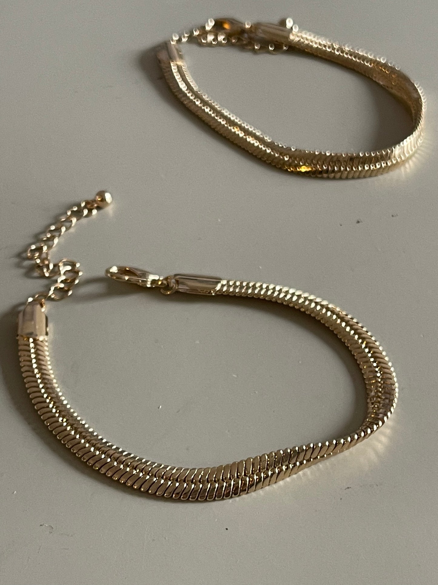 Flat Crum Snake Chain Bracelet Set In Gold